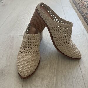 Slip on leather woven off white heels